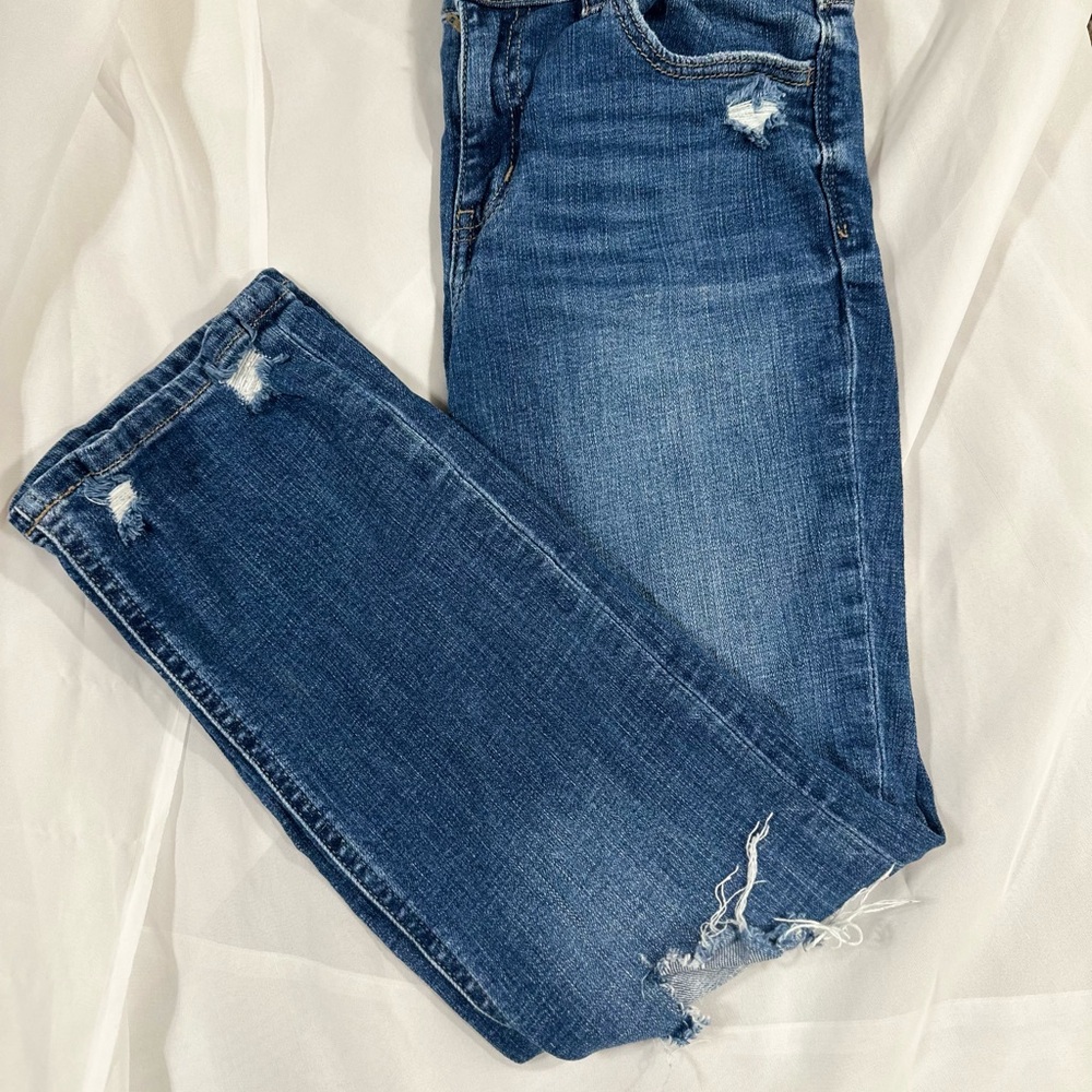 5/$20 🔆 Studio Blue Size 27 Distressed Straight Leg Jeans